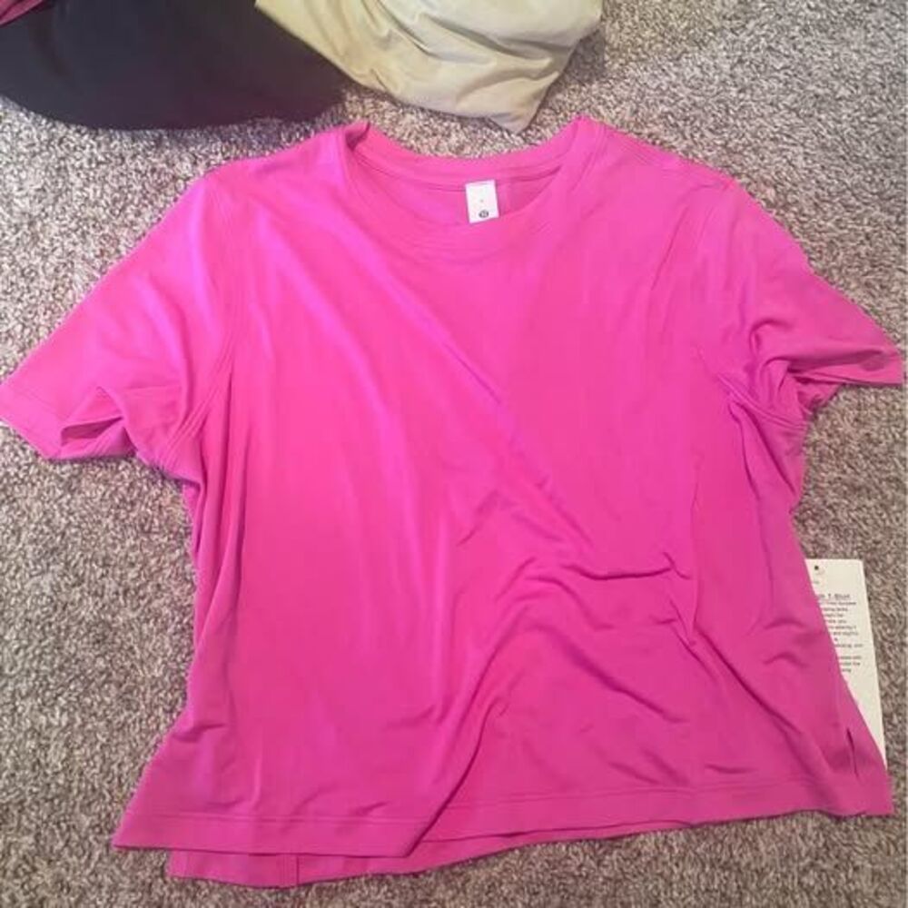 lululemon Ultralight Waist-Length T-Shirt Size 8 Pow Pink NWT Mesh Running Top
